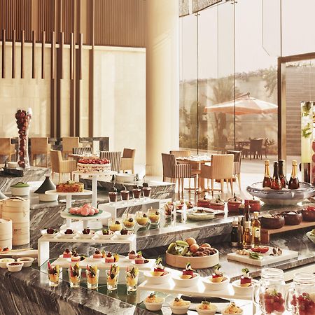 타지 방갈로르 Devanahalli 외부 사진 The buffet at the hotel