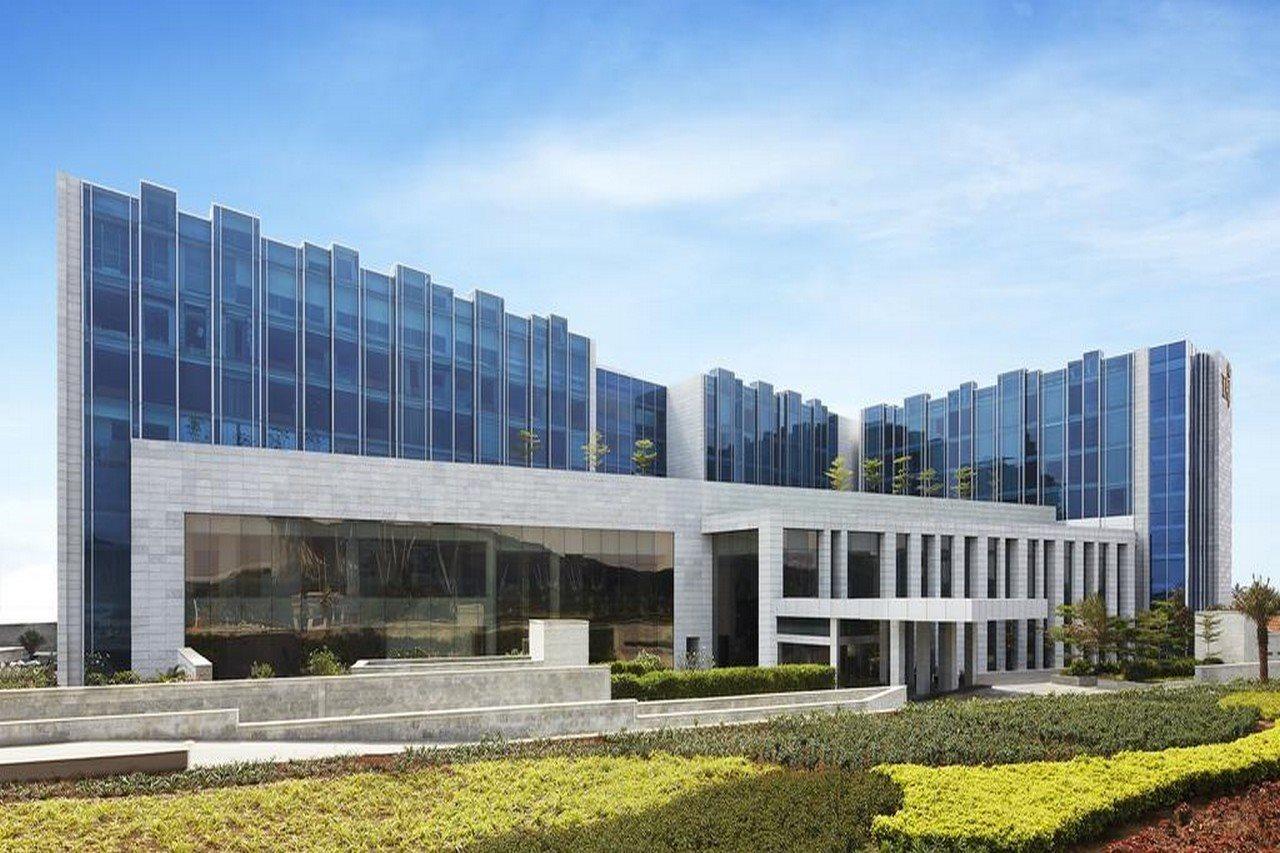 타지 방갈로르 Devanahalli 외부 사진 The new building of the University of Patras