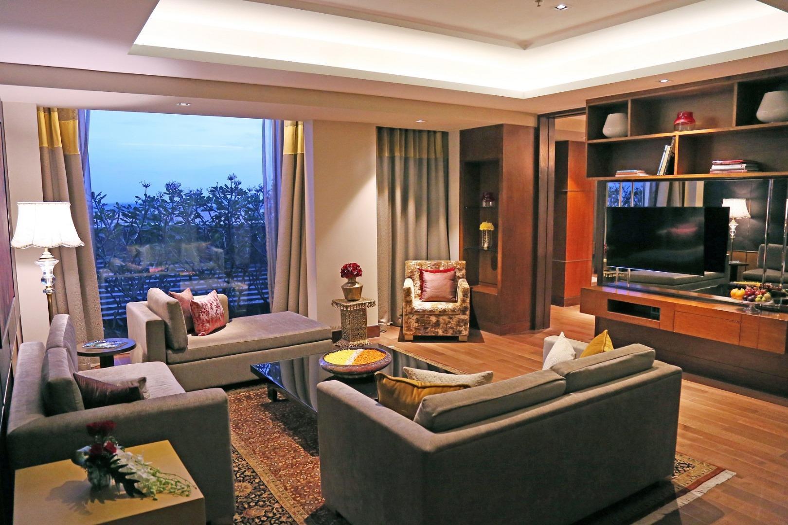 타지 방갈로르 Devanahalli 외부 사진 A living room in a suite at the Taj Mahal Palace, Mumbai