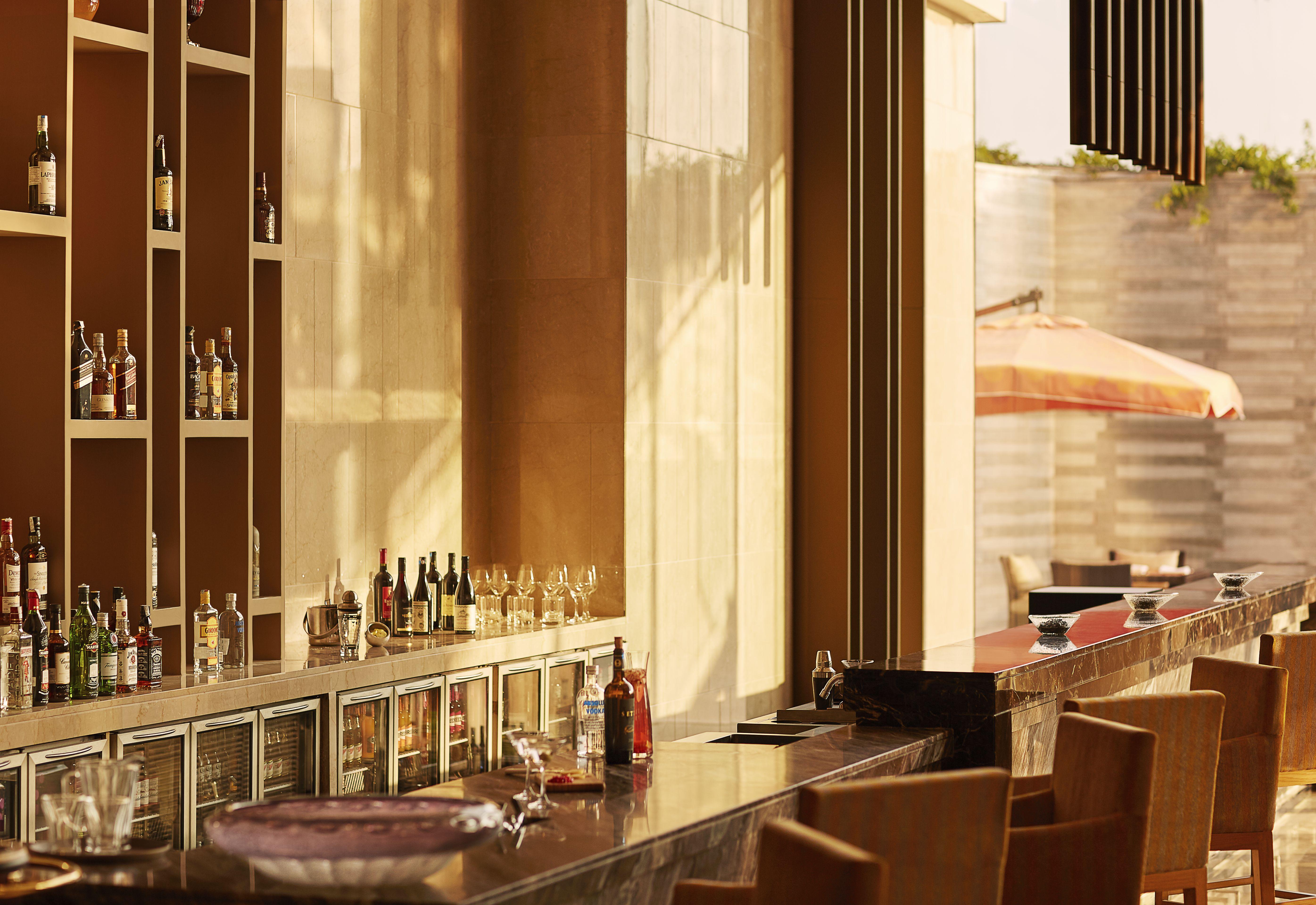 타지 방갈로르 Devanahalli 외부 사진 The bar at the hotel