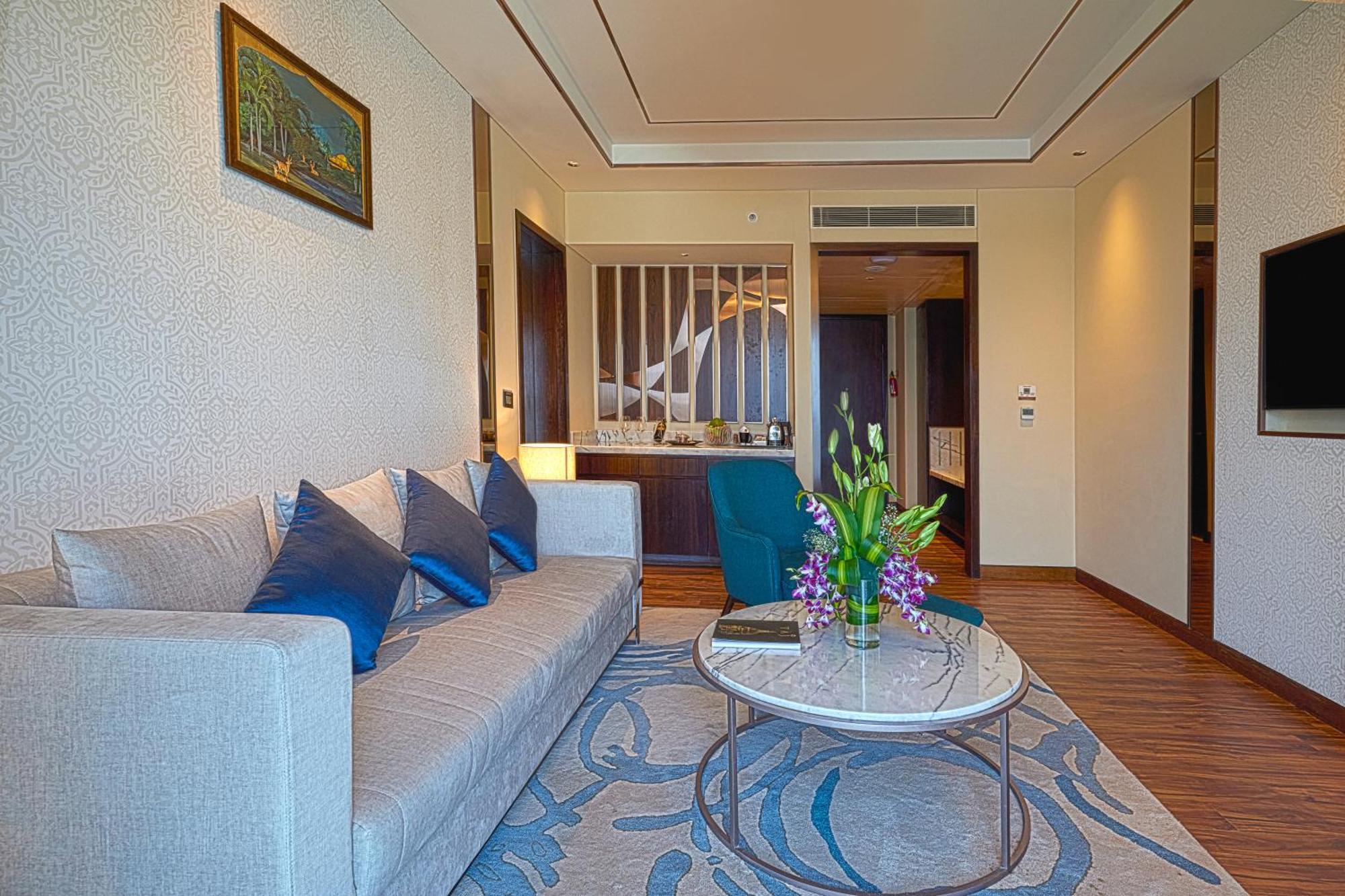 타지 방갈로르 Devanahalli 외부 사진 A suite at the hotel