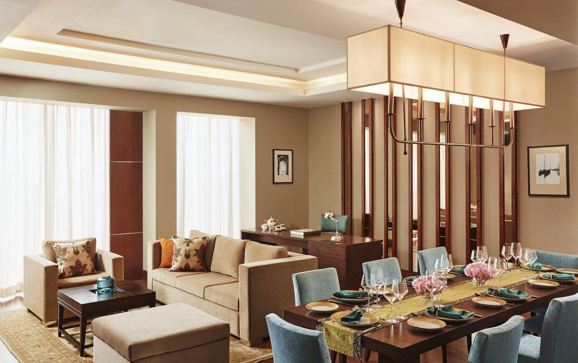 타지 방갈로르 Devanahalli 외부 사진 A living room in a typical apartment