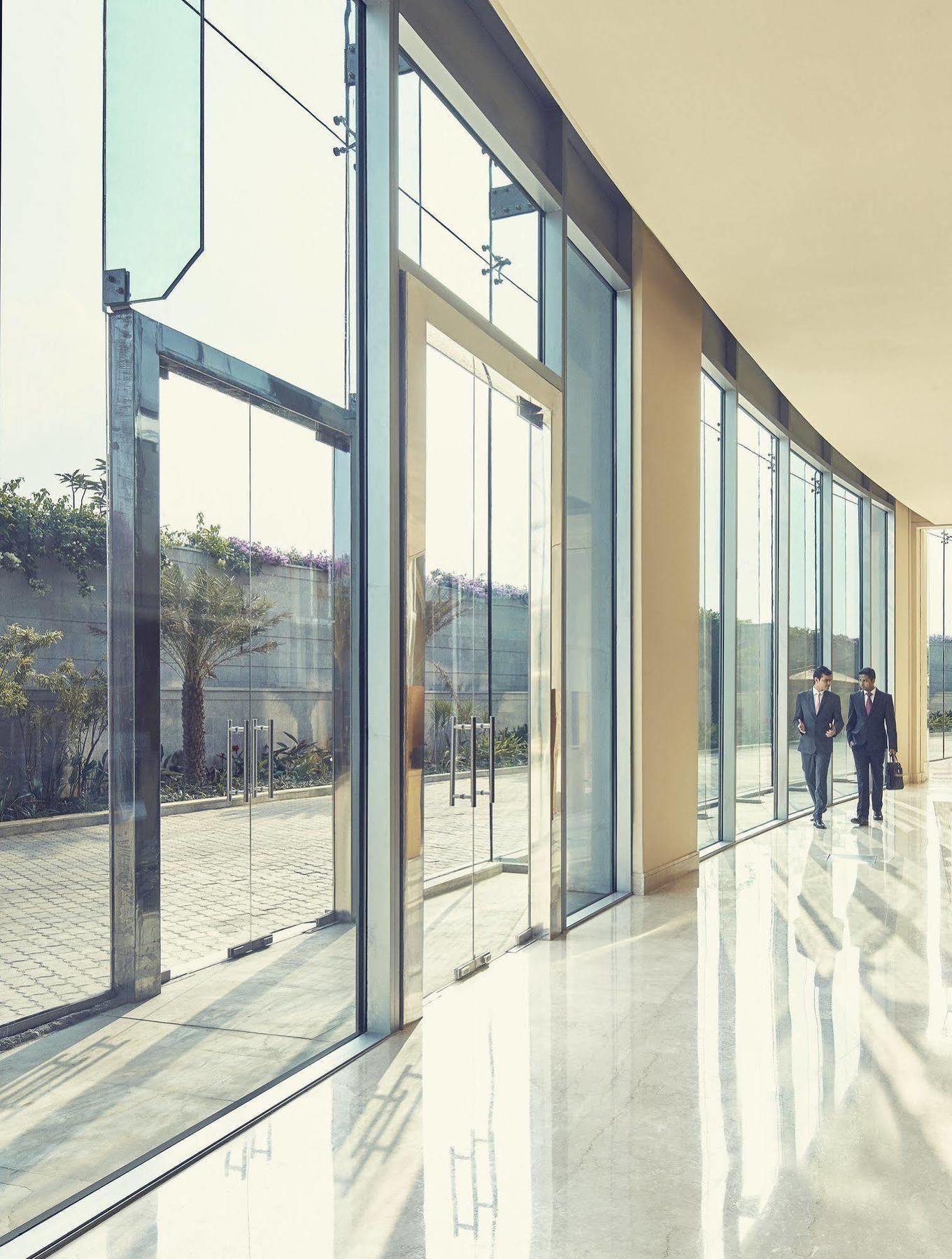 타지 방갈로르 Devanahalli 외부 사진 Interior of the building